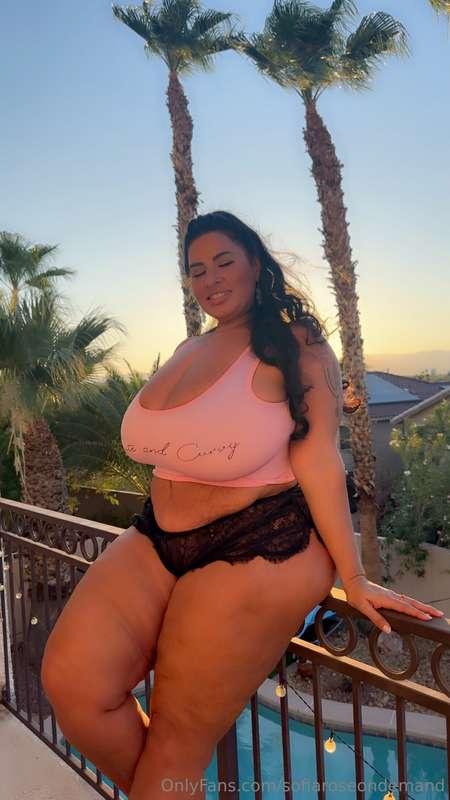 This smile has seen things... naughty things😇