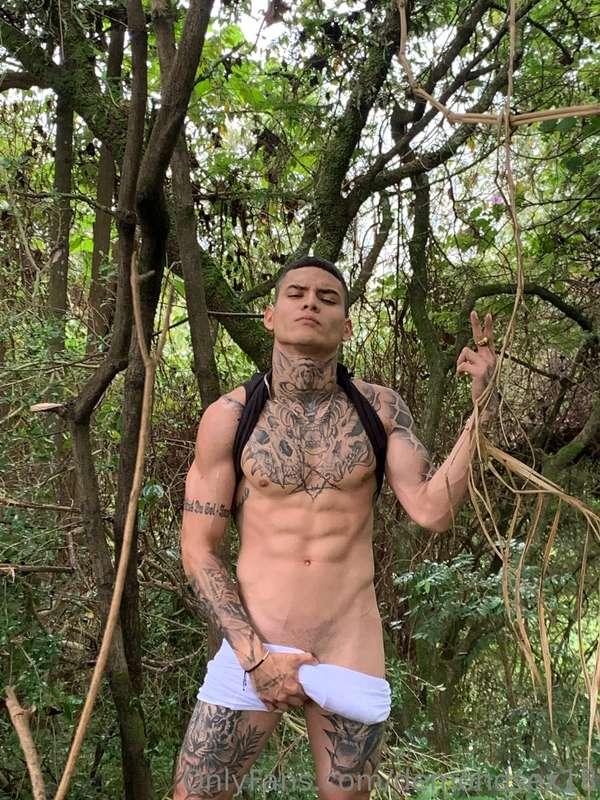 I like to squeeze my dick, he lowered my clothes🍆🍆🔥