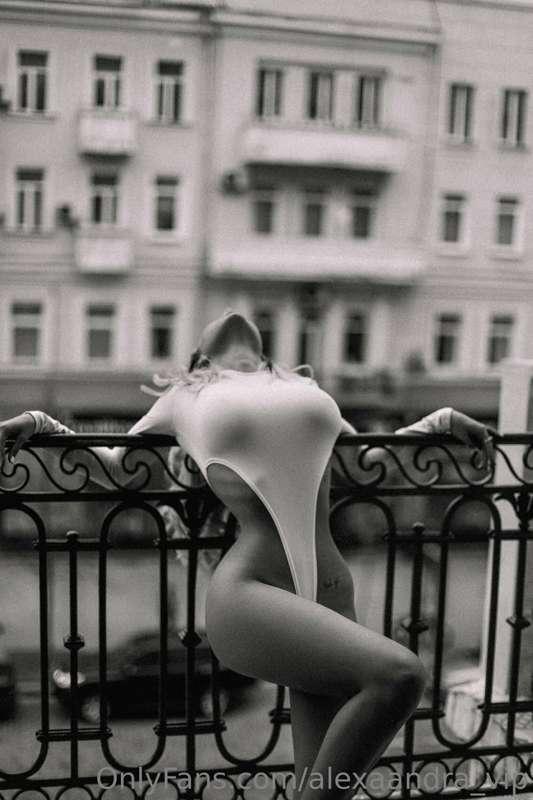 I want to feel the gentle touch on my gentle curves🥰