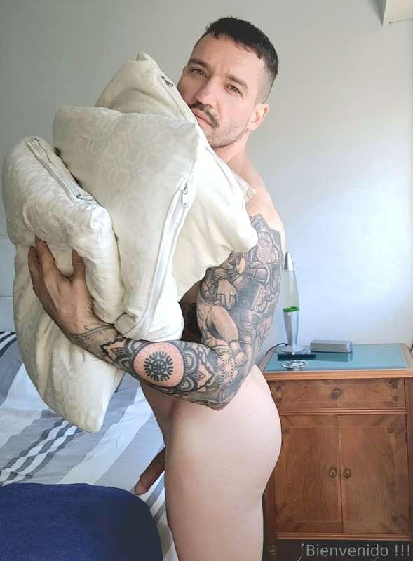 Me ayudas hacer la cama 🥵