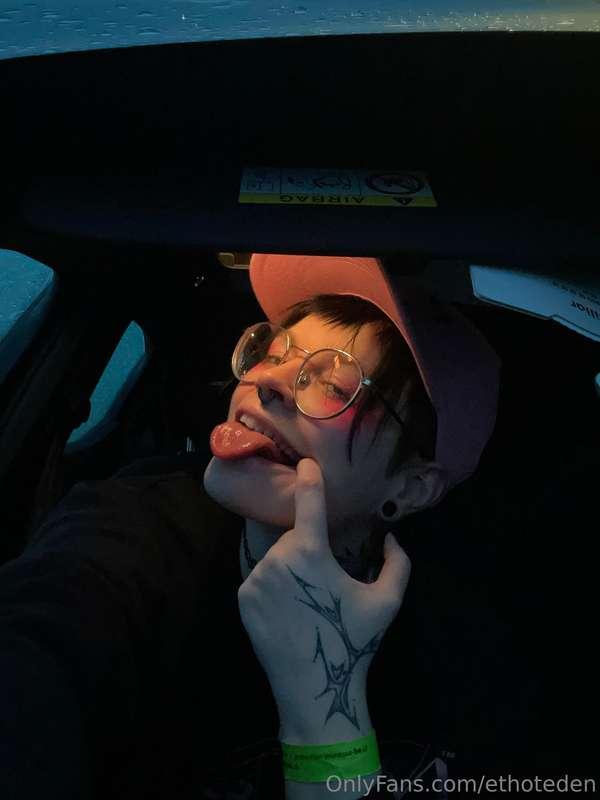 hotboxing in the car and taking naughty pics for you 😈