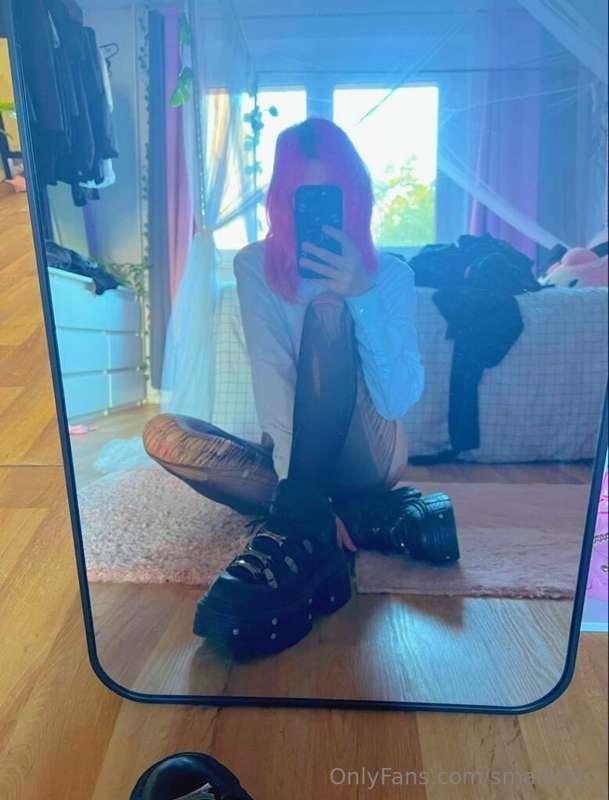 Do you also like mirror selfies?