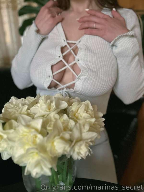 A little quote 🖊️ :

 - A woman's sweater should be so tight..