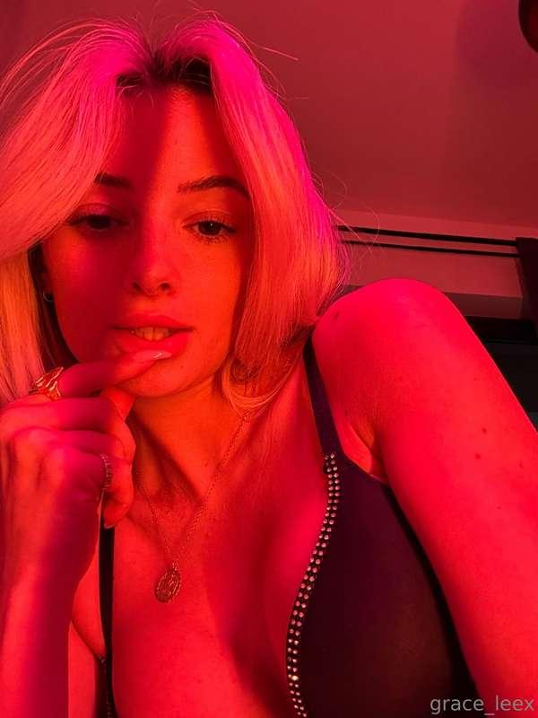 Looking this good should be illegal… but lucky you. 😏💖