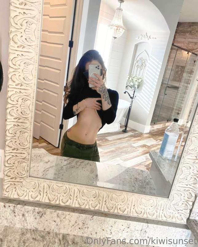 toosh and tummy >:)