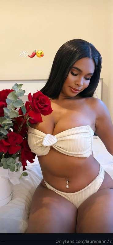 Honey go follow @kellyrose25 it’s her birthday free trial li..
