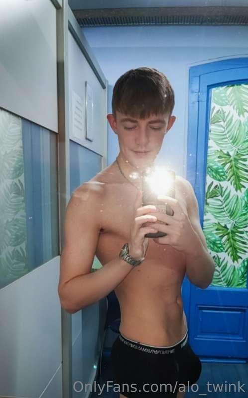 alo_twink image #0