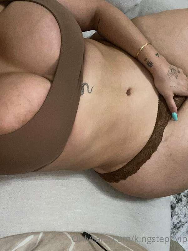 Touching myself to your messages🤤