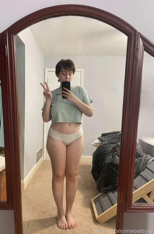 Felt a little cute and wanted to show off the rest of me~ 🤍 Hope you like it!

#teen #barelylegal #18yo #young #bigtits #bigboobs #panties #fullbody #mirror #selfie #shorthair #thick