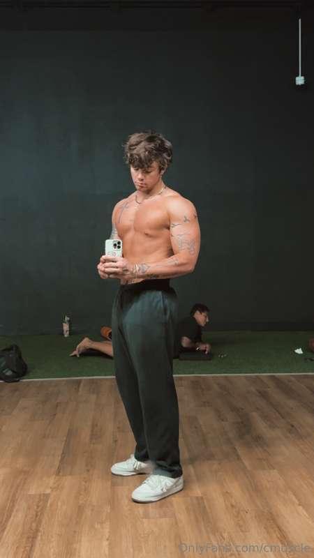 you tell me... what's your fave thing in this pic? 🥵