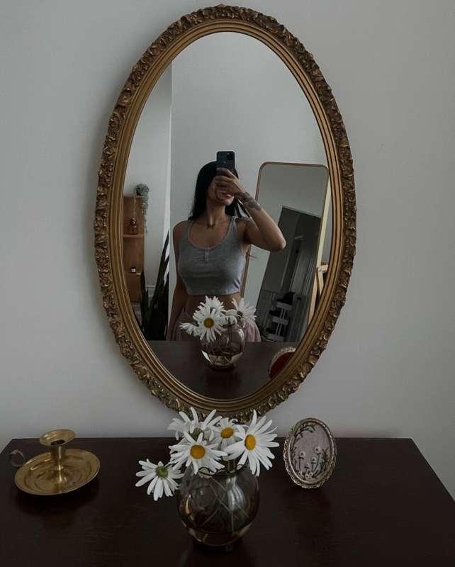just wanna cuddle n watch scary movies 🍂