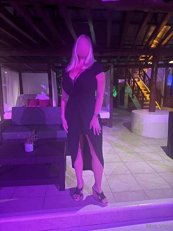 Dinner dress…. 😘
