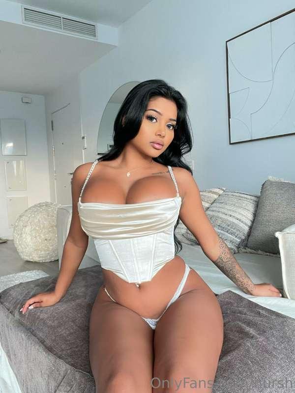 Does my body satisfy you? 😏
