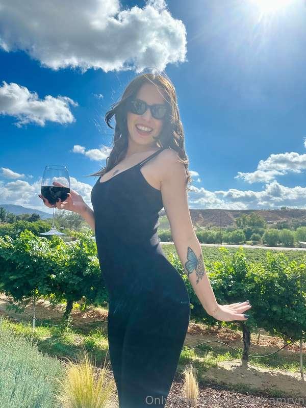 I like to be wined and dined 😘