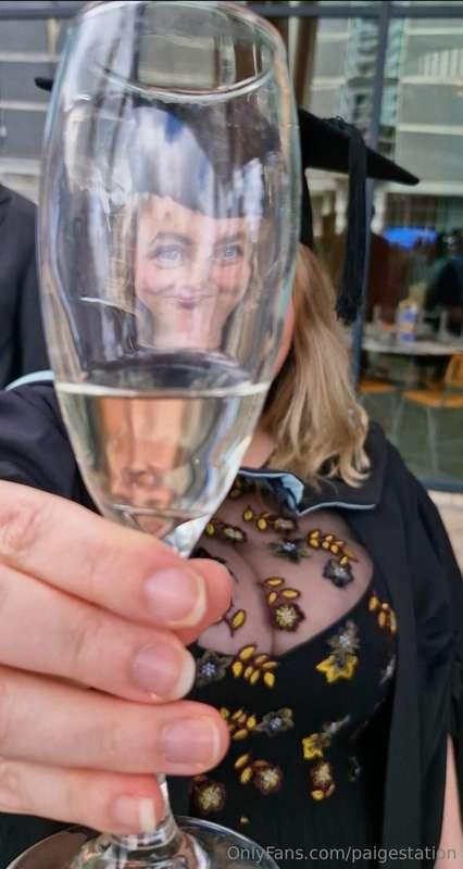 Sexiest graduate ever, right? 😁