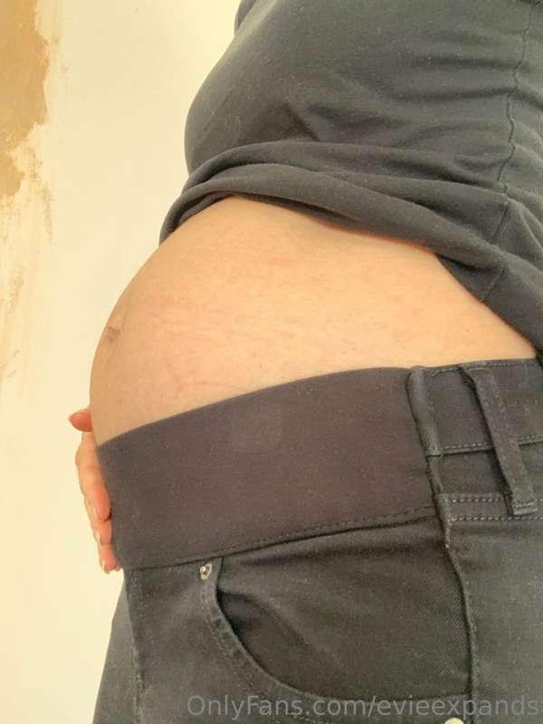 Some belly snaps from earlier in the week 🐷😳🥵