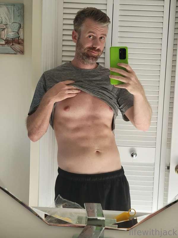 Been working hard to get my abs and they are finally startin..