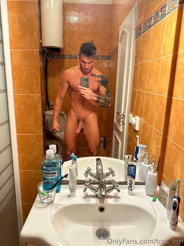 Mirror photo after shower 😜
I get horny from every drop what..