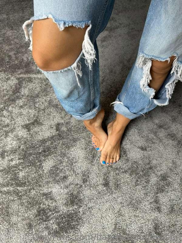 TGIF 🥳

Tips for toes weekend!! 😜 Leave a 5$ tip and I’ll se..
