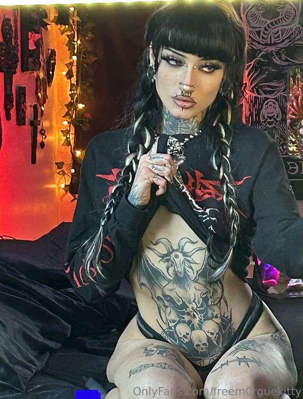 @m0rguekitty is No PPV and its only $10 a month 👀 why arent ..