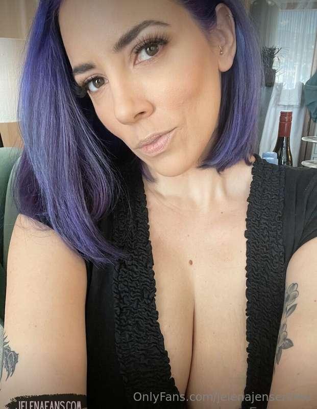 Hope you're having a great weekend 💜 @jelenajensen