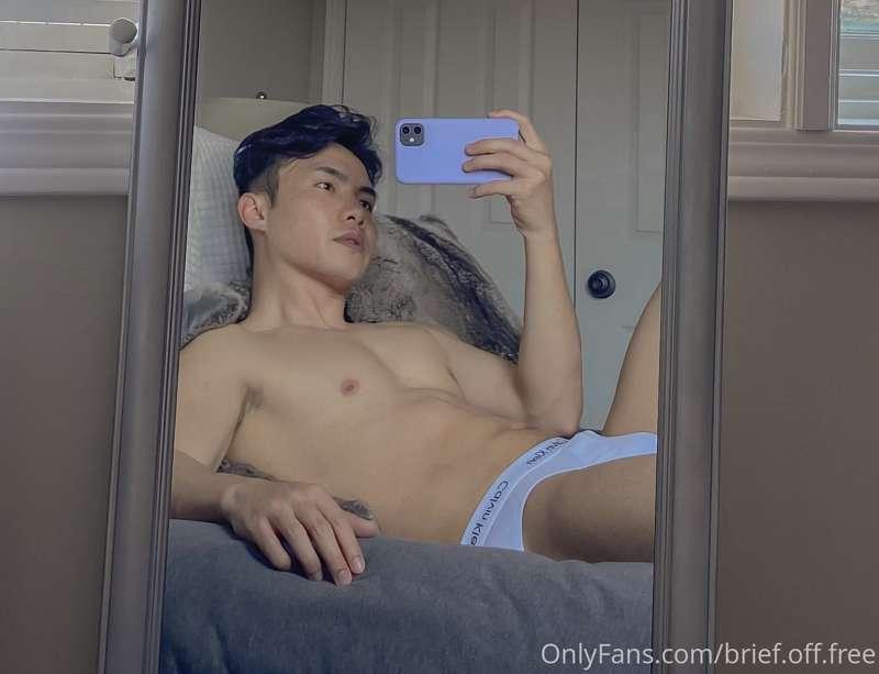 Follow me on my TW 😘