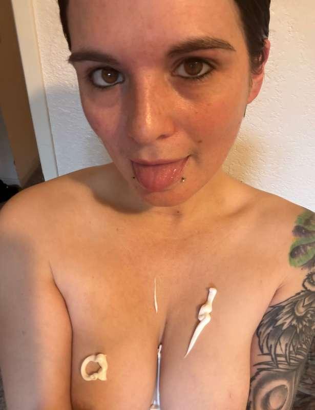 What's a better look? Lotion or oil? 💋 