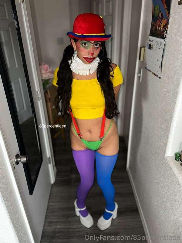 This freaky clown girl is shy… at first 🤡 are you ready to b..