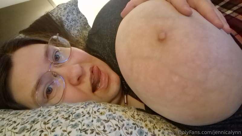 Having a rest.. feeling kinda horny.. please lick my nipples..