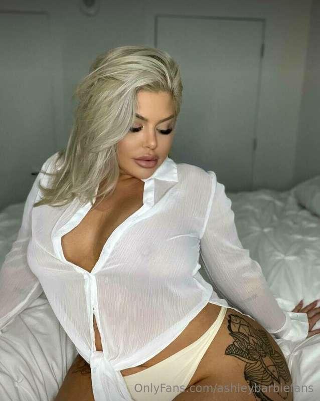 Imagine me waking you up softly want that? 💕