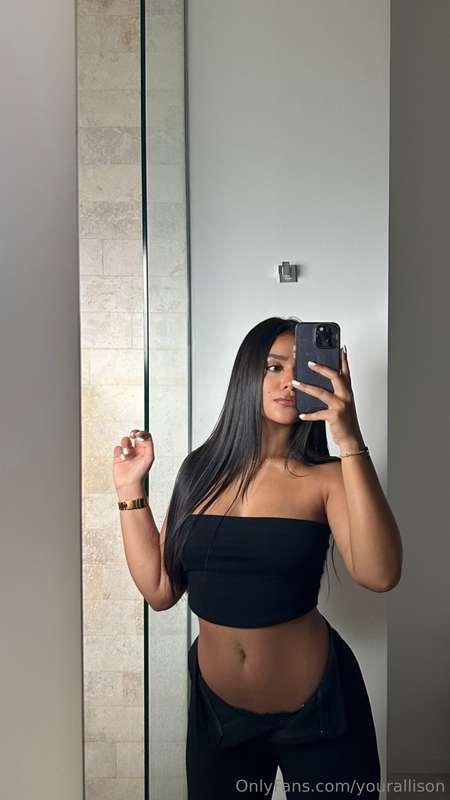 Trying to get some opinions on this dress 🙈🥰, the best ones ..