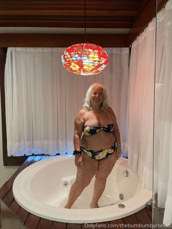 thebumbumbaroness image #1