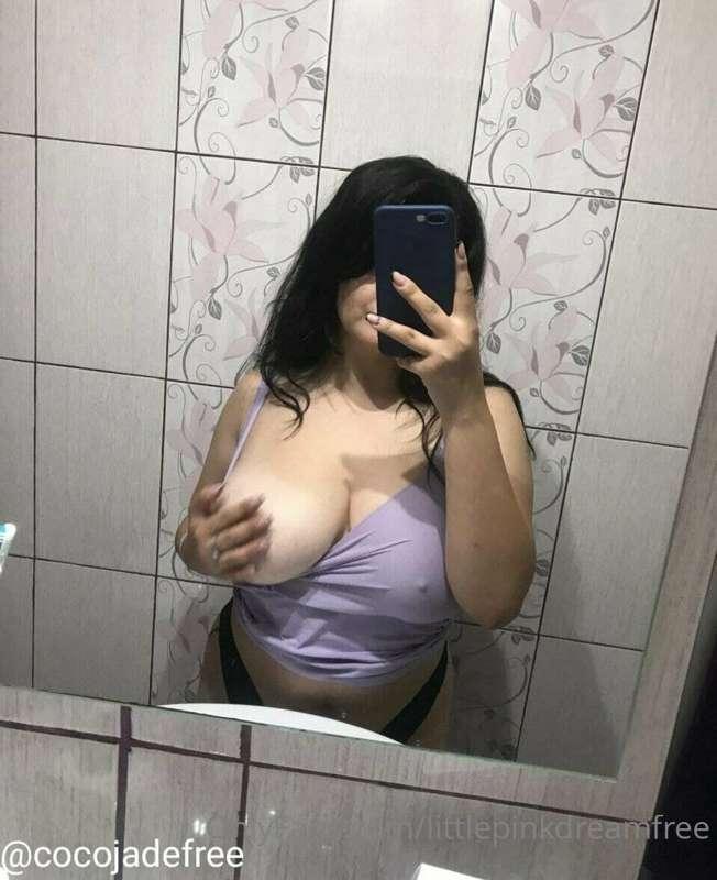 ## 🔥 *@COCOJADEFREE* 🔥
I'M SO HOT RIGHT NOW🥵🥵 WANNA SEE?😏 @C..