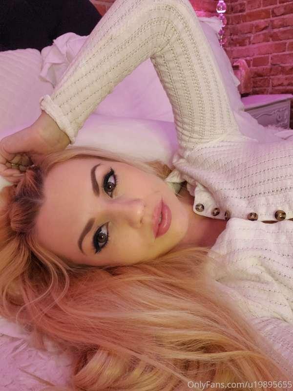 Waiting for you to send me a picture of that hard cock 💕