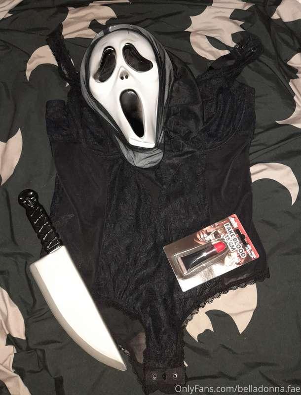 Making some messy and spooky content today for you're Hallow..