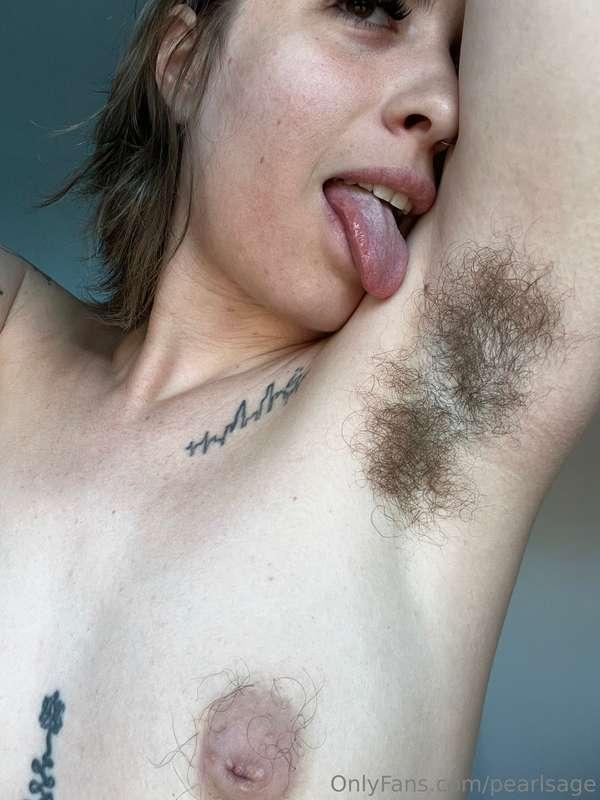 Let’s get up close and smell these hairy armpits!