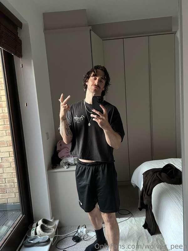 Black is always a mood 🖤 Tell me, do you like me in this chi..