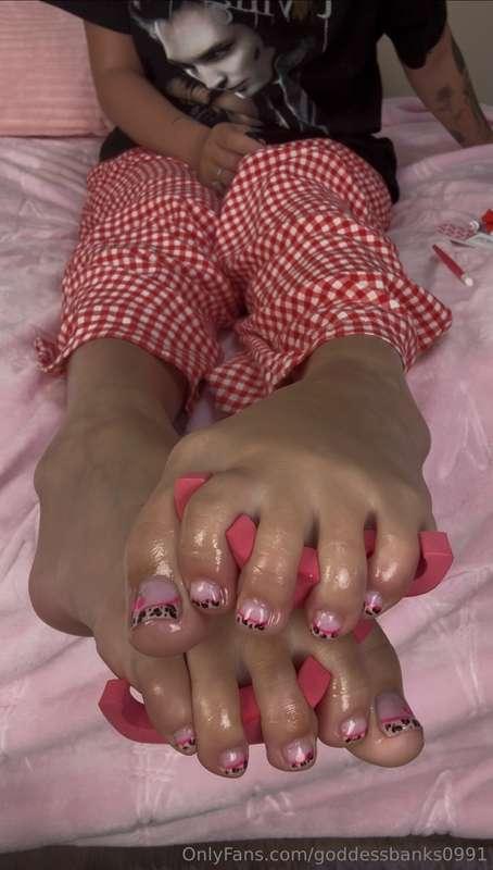 Watch me do my feet care today 😜