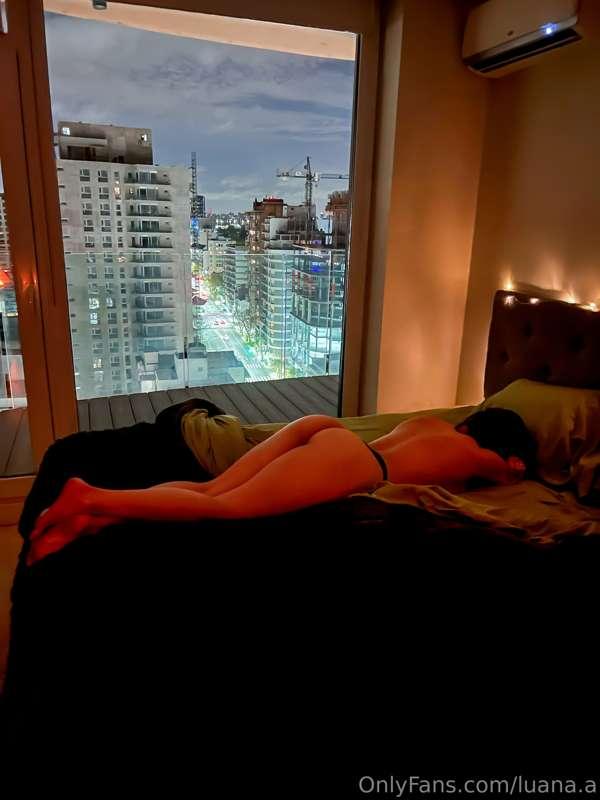 🔥😉 Resting in bed, feeling the heat of anticipation for toni..