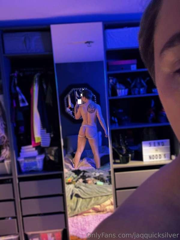 More BTS in the blue room at @cosmicbroccoli 's place!!