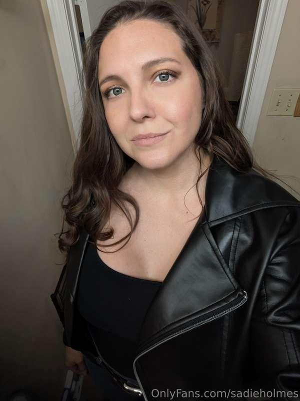Looking for a distraction tonight DM me let's have some fun