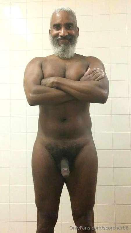 Serious Saturday!#beard #musculardaddy #gay #feet #gaycruisi..