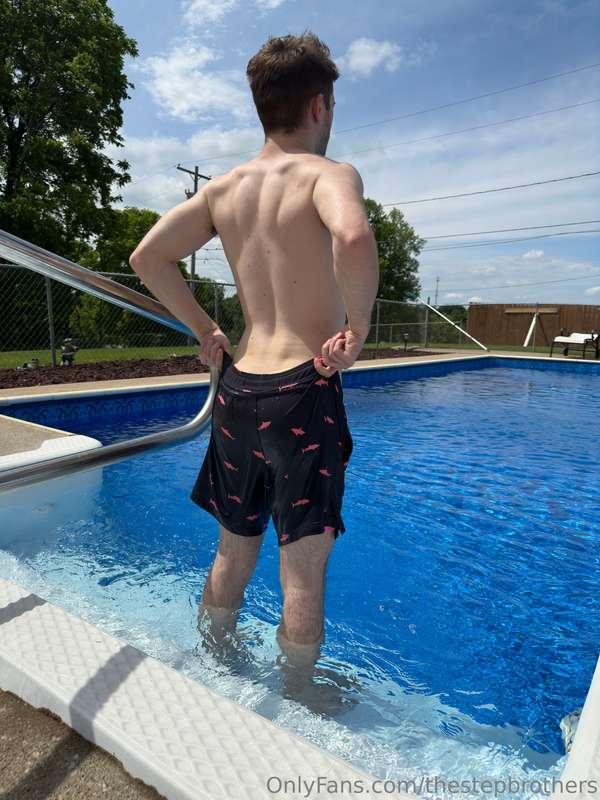 Sorry, clothes aren't allowed in this pool 🚫  *6 pics*