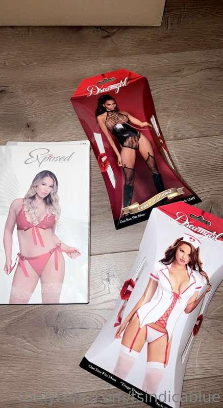 Which should I wear first 😈