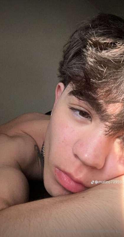 Just woke up.. need you here to wake something up🥱😏