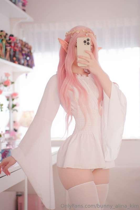 Swipe to lift up my dress🤍☺️🧝‍♀️