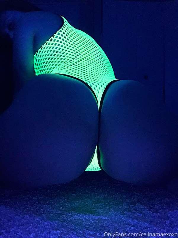 Let’s make love under pretty lights 🎆
