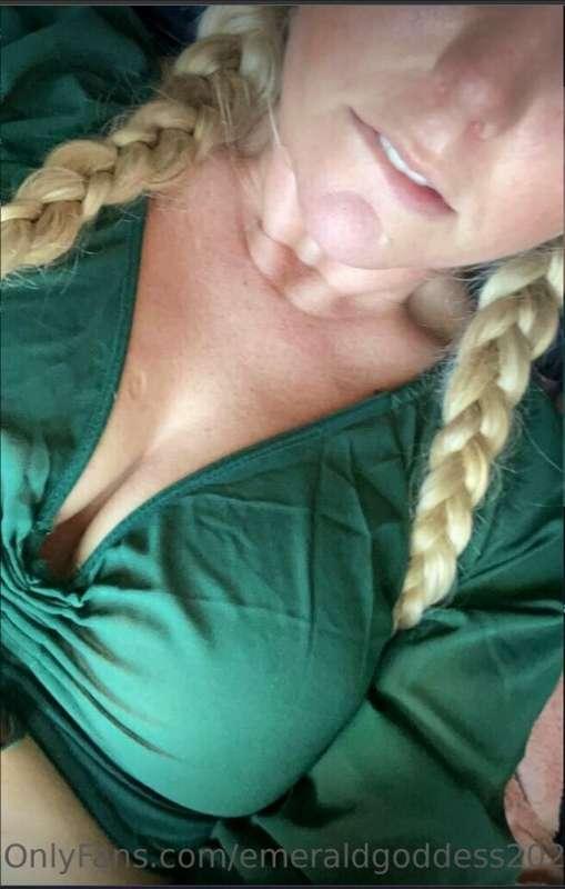 # ***Check out this babe❤️🔥*** @emeraldgoddess2021  Tatted M..