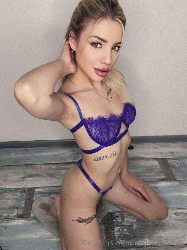 ## @kate_kk22 💋
Would you like me to personally autograph yo..
