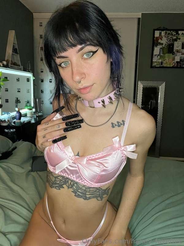 i never were pink but i do look pretty in it 💞